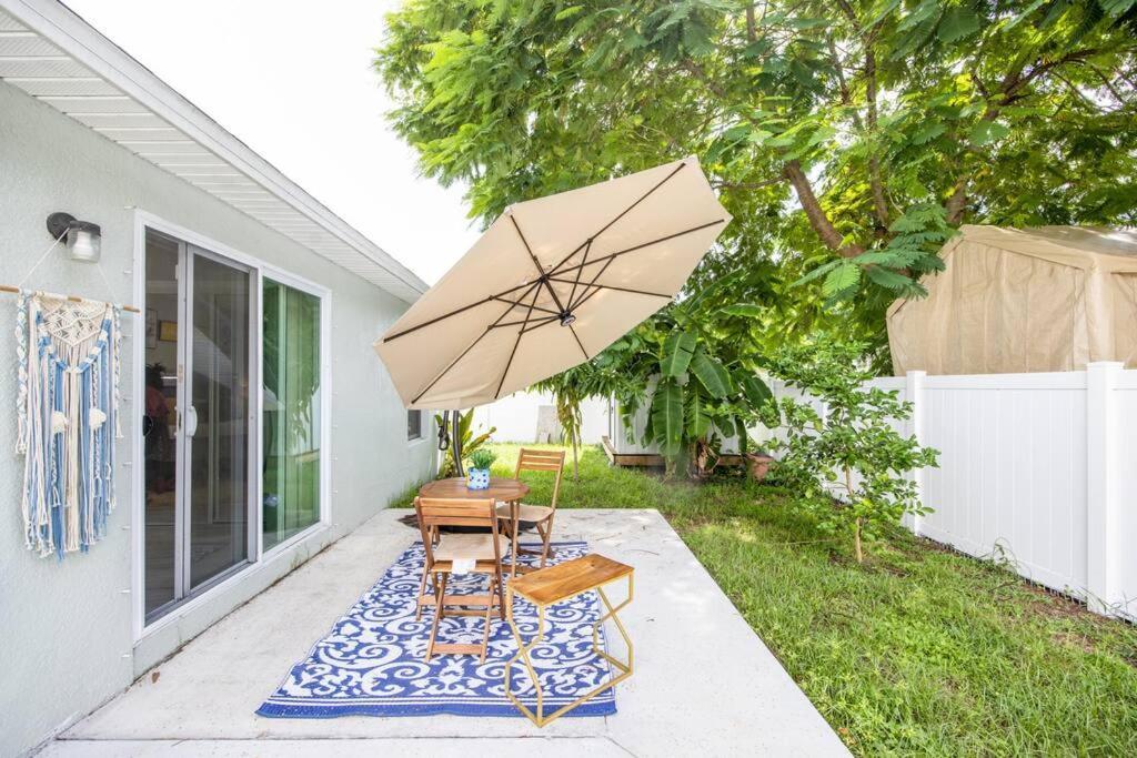 Modern Luxury Home Located In Tampa! Exterior photo