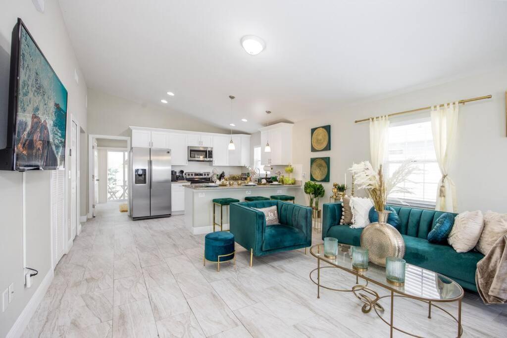 Modern Luxury Home Located In Tampa! Exterior photo