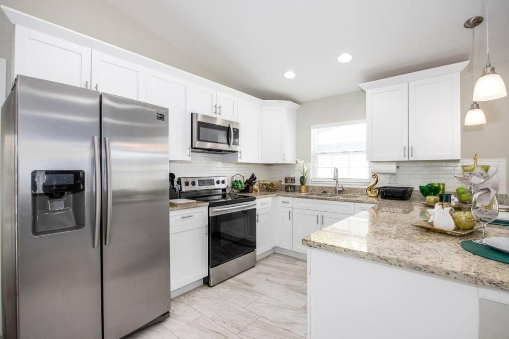 Modern Luxury Home Located In Tampa! Exterior photo